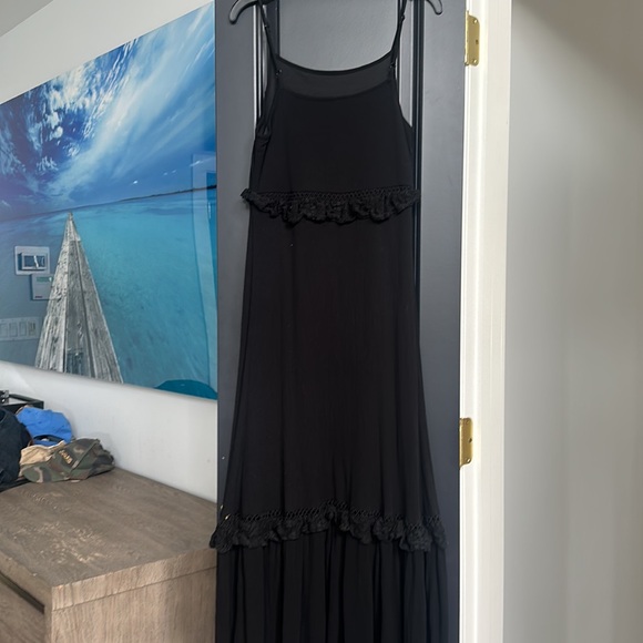 Black Flowy Lace Detail Dress - Picture 4 of 5